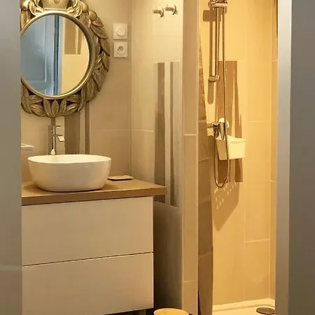 Du Château Le Conte Au Coeur Du Vignoble De Emilion Maison d'hôtes 4*