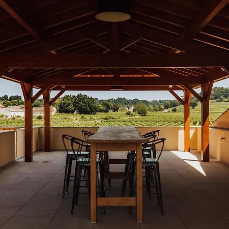 Du Château Le Conte Au Coeur Du Vignoble De Emilion Maison d'hôtes 4*