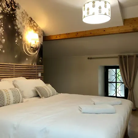 Du Château Le Conte Au Coeur Du Vignoble De Emilion Maison d'hôtes 4*