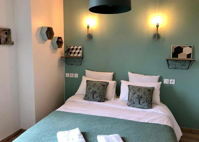 D'hote & Chateau Le Conte - Emilion ゲストハウス 4*